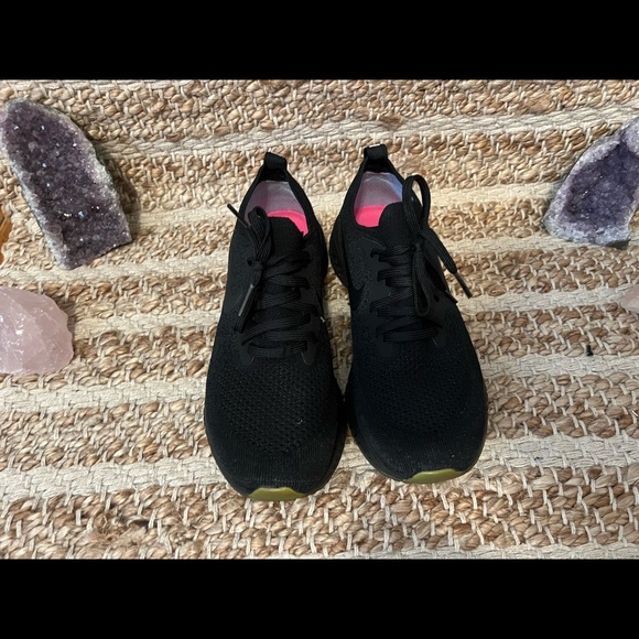 Nike Epic React (Be True Edition) - Picture 3 of 4